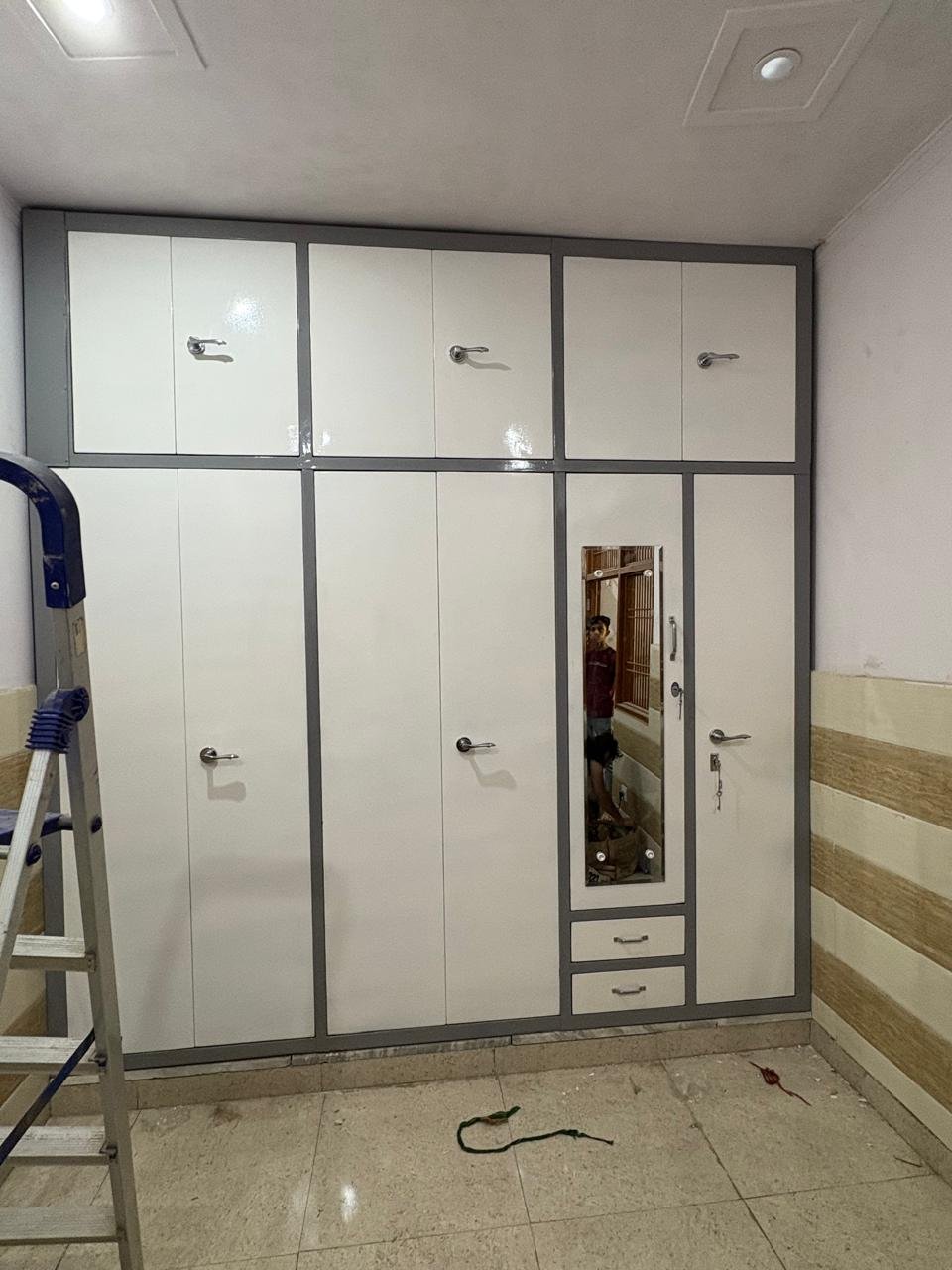 Wall Fixing Almirah